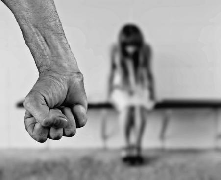 családon belüli erőszak