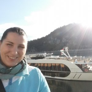 : Noémi és egyik hajója Budapesten