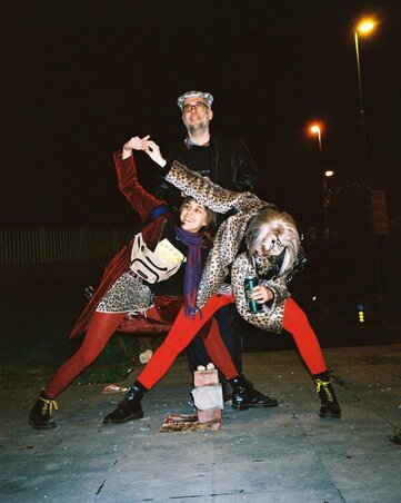 A jó kapcsolatok is közrejátszottak abban, hogy ez a zenekari fotó Belgárdban készülhetett