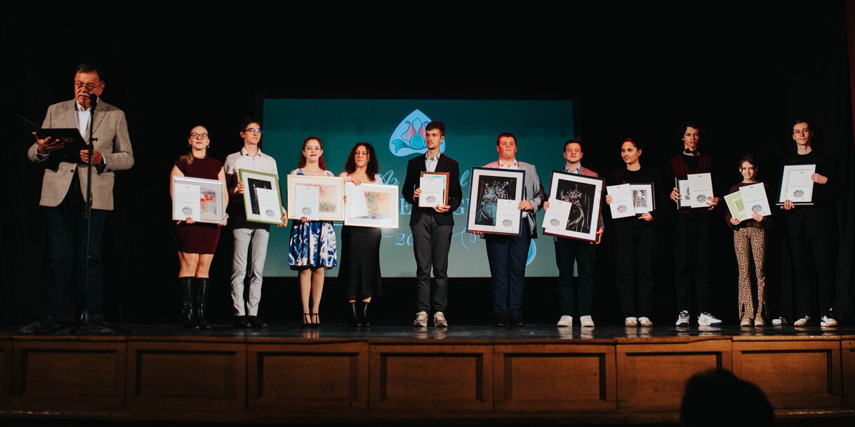 Tizenegy fiatalt tüntettek ki (Kiss Árpád fotója a Népkör gálájáról)