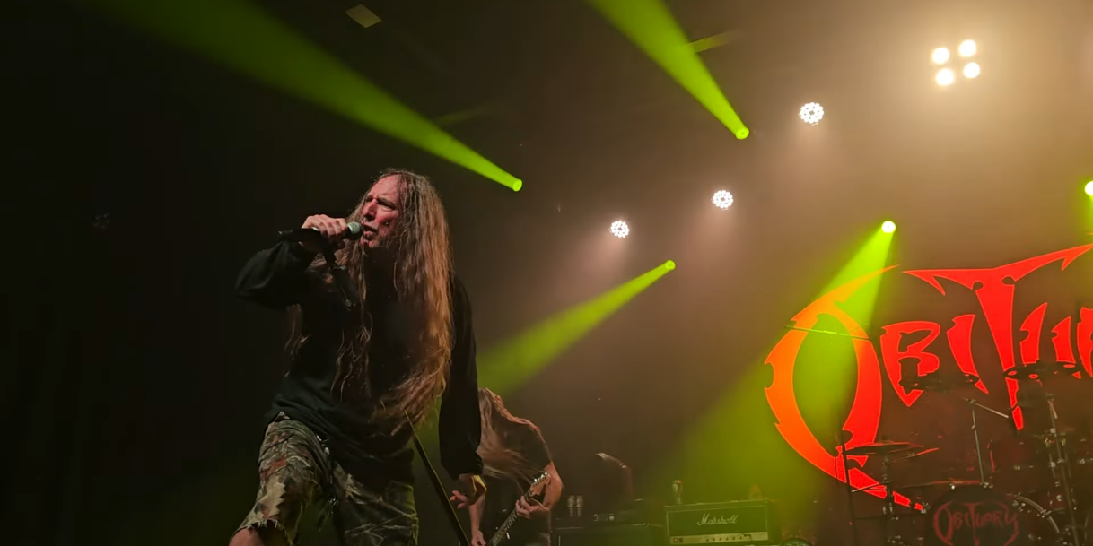 Tíz órára vége lett azt Obituary koncertnek a Dürer Kertben (Forrás: YouTube screenshot)