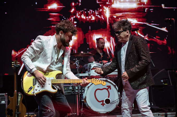 A Crvena jabuka a jelenleg is zajló európai turné eszéki állomásán (A kép forrása: https://crvena-jabuka.com /Fotó: Marina Pešić/)