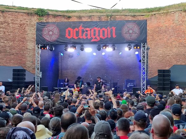 Hazai pályán a XIII. Stoleti