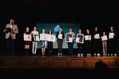 Tizenegy fiatalt tüntettek ki (Kiss Árpád fotója a Népkör gálájáról)