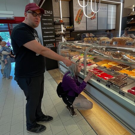 Nem hivatalos információk szerint, amennyiben a Kábelok zenekar új anyaga kereskedelmi
kudarc lesz, étteremláncot nyitnak a már elkészített étlap alapján