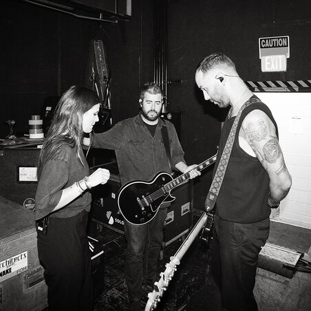 A 2013-ba alakult zenekar a Burst című debütáló kiadványával szerződött a leginkább experimentális rock és punk zenékkel foglalkozó Los Angeles-i székhelyű Sargent House/Hassle Records kiadóhoz A 2013-ba alakult zenekar a Burst című debütáló kiadványával szerződött a leginkább experimentális rock és punk zenékkel foglalkozó Los Angeles-i székhelyű Sargent House/Hassle Records kiadóhoz