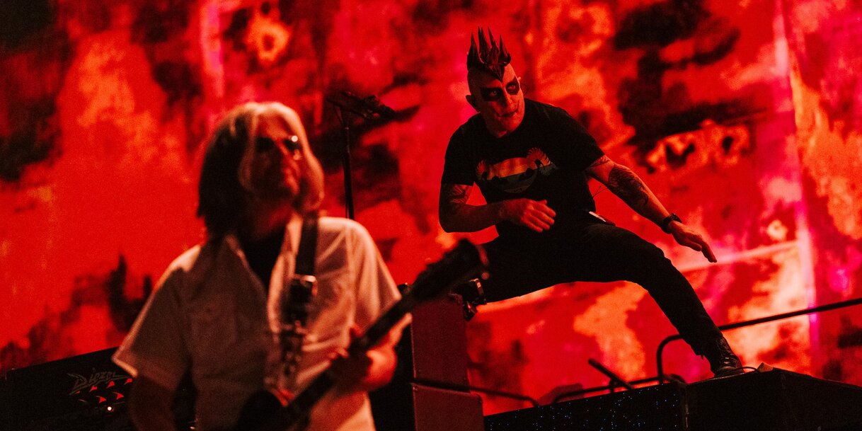 Ez itt Adam Jones és Maynard James Keenan a krakkói koncerten és nem a budapestin(Fotó: Kamil Ko ówuch / TAURON Arena Crakkow a Live Nation Magyarország Facebook profiljáról).