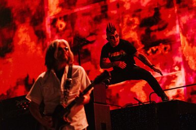 Ez itt Adam Jones és Maynard James Keenan a krakkói koncerten és nem a budapestin(Fotó: Kamil Ko ówuch / TAURON Arena Crakkow a Live Nation Magyarország Facebook profiljáról).