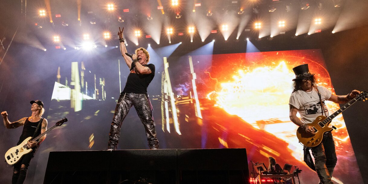 Az énekes Axel Rose mellett az eredeti szólógitáros Slash, valamint az alapító basszusgitáros Duff McKagan is ott volt. Ha ügyesen beosztják a pénzüket, ezt a turnét követően már nem kell do