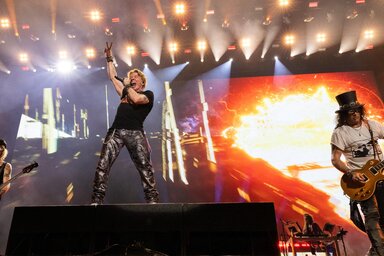 Az énekes Axel Rose mellett az eredeti szólógitáros Slash, valamint az alapító basszusgitáros Duff McKagan is ott volt. Ha ügyesen beosztják a pénzüket, ezt a turnét követően már nem kell do