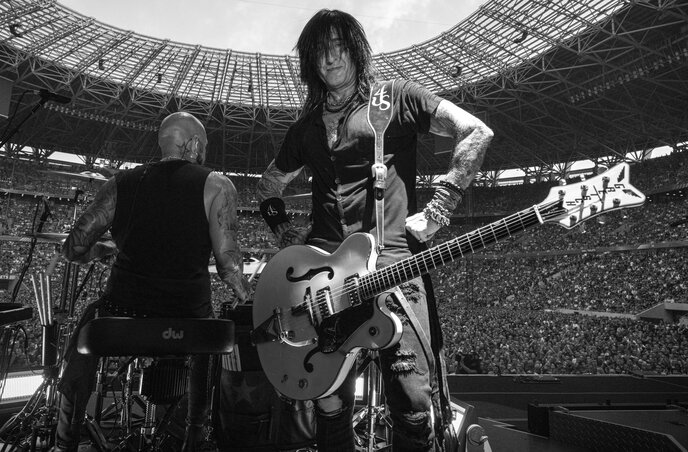 A viszonylag ős-tagsághoz nem csatlakozott semelyik klasszikusabb korszakbeli dobos, de ritmusgitáros sem, így a másodgitáros szerepét Richard Fortus, a dobos szerepét pedig Frank Ferrer töltötte be. A viszonylag ős-tagsághoz nem csatlakozott semelyik klasszikusabb korszakbeli dobos, de ritmusgitáros sem, így a másodgitáros szerepét Richard Fortus, a dobos szerepét pedig Frank Ferrer töltötte be.
