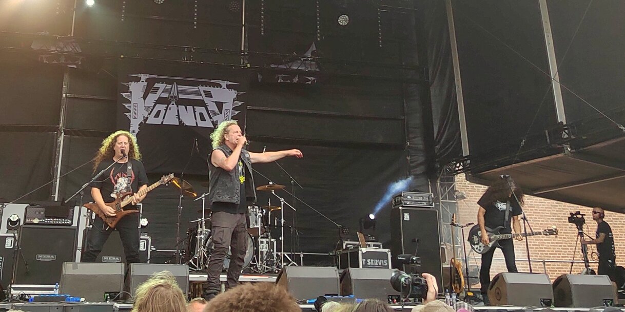 Jó hangulatú koncert alakult ki a délutáni napsütésben is