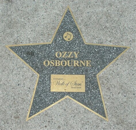 Ozzy csillaga a birminghami Sztárok sétányán (fotó: By Oosoom at English Wikipedia) Ozzy csillaga a birminghami Sztárok sétányán (fotó: By Oosoom at English Wikipedia)