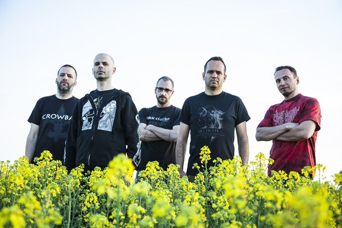 A Nadir utolsó felállása: Köves Hugó – gitár, Tauszik Viktor – ének, Gál Ferenc – basszusgitár, Czetvitcz Norbert – gitár, Fekete Szabolcs – dob A Nadir utolsó felállása: Köves Hugó – gitár, Tauszik Viktor – ének, Gál Ferenc – basszusgitár, Czetvitcz Norbert – gitár, Fekete Szabolcs – dob