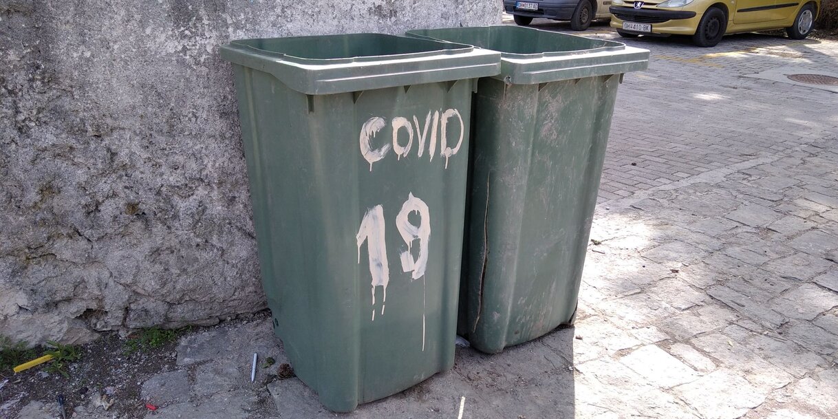 Vajon elneveztek róla egy utcát, vagy ebbe gyűjtik?