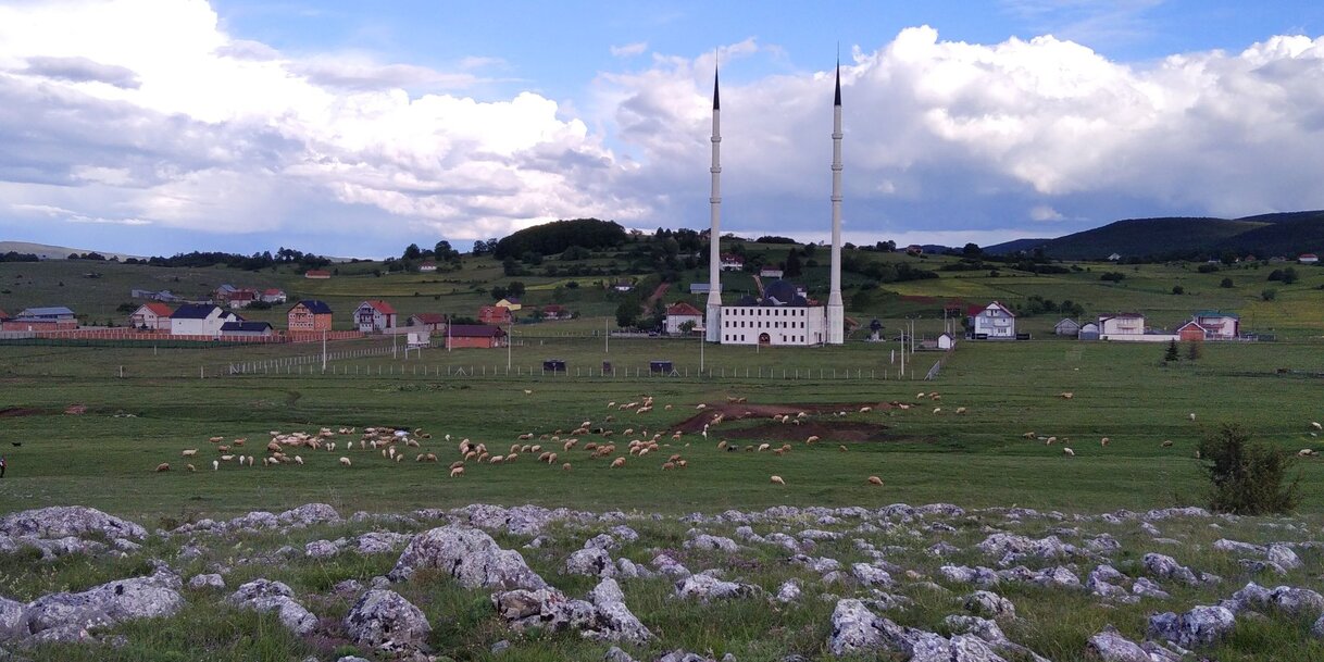 Delimeđe mecsetje birkákkal Dél-Szerbiában