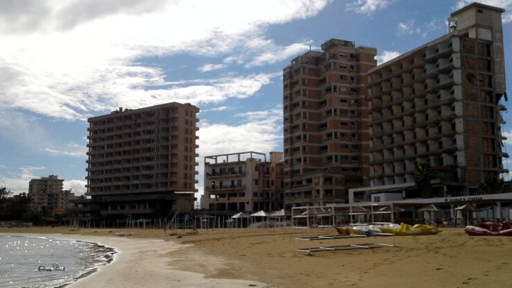 Famagusta – strand kísértetvárossal Famagusta – strand kísértetvárossal
