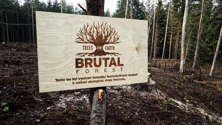 A Brutal Assault szervezői tényleg ültettek fát, az újvidéki öko-marketinges rendezvényünkkel ellentétben A Brutal Assault szervezői tényleg ültettek fát, az újvidéki öko-marketinges rendezvényünkkel ellentétben