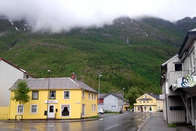 Mosjøen és a zöld fal
