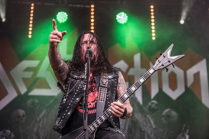 Hé, ti ott, a lelátóban, a Mad Butcher hozzátok szól! – Destruction Hé, ti ott, a lelátóban, a Mad Butcher hozzátok szól! – Destruction