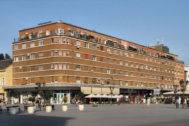 A Tanurdžić-palota nyáron