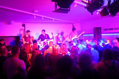 Az Amigod és a lelkes közönség