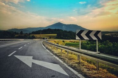 Hiába az útjelző tábla, ha a hegy eltereli a figyelmed