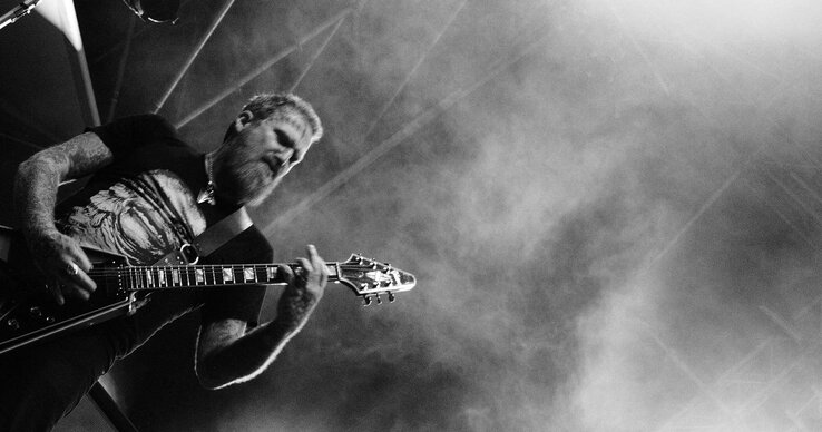 Brent Hinds rövidebb hajjal, mint a fenti képen, de a Mother Puncher, óóó, az a Mother Puncher Brent Hinds rövidebb hajjal, mint a fenti képen, de a Mother Puncher, óóó, az a Mother Puncher