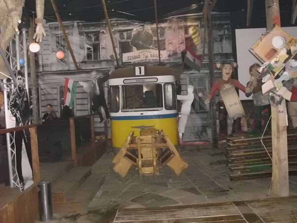 A kerthelyiségben télen még a villamos is aluszik A kerthelyiségben télen még a villamos is aluszik