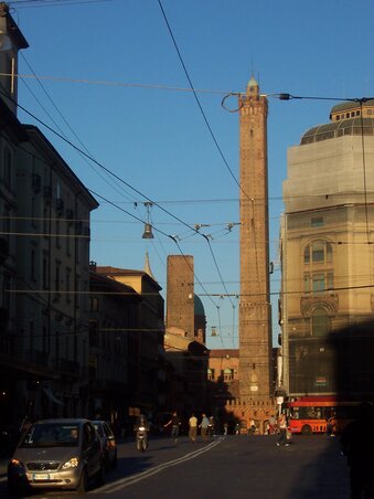 A bolognai ferde tornyok A bolognai ferde tornyok