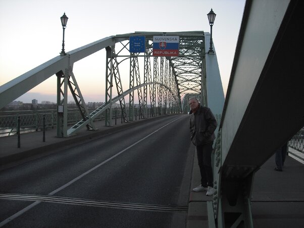 Most nem nagy a forgalom a Mária Valéria hídon, ám 2009-ben innen küldték vissza a magyar köztársasági elnököt Most nem nagy a forgalom a Mária Valéria hídon, ám 2009-ben innen küldték vissza a magyar köztársasági elnököt