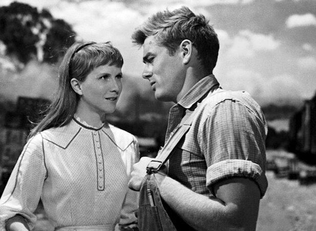 Julie Harris és James Dean az Édentől keletre című filmben Julie Harris és James Dean az Édentől keletre című filmben