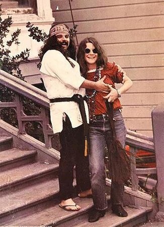 Janis és Ron „Pigpen” McKernan a Grateful Dead zenekarból: „Ő kiváló bluesénekes, de iszonyatosan rossz ízléssel válogat a borok között” – mondta róla az énekesnő Janis és Ron „Pigpen” McKernan a Grateful Dead zenekarból: „Ő kiváló bluesénekes, de iszonyatosan rossz ízléssel válogat a borok között” – mondta róla az énekesnő
