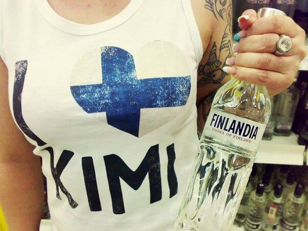 Nemcsak Kimi szereti a vodkát, hanem a rajongói is Nemcsak Kimi szereti a vodkát, hanem a rajongói is