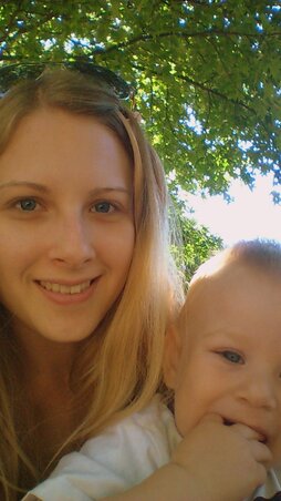 Ha nem ehetek követ a játszótéren, akkor majd a kezemet rágom, de selfie-zzünk! Ha nem ehetek követ a játszótéren, akkor majd a kezemet rágom, de selfie-zzünk!