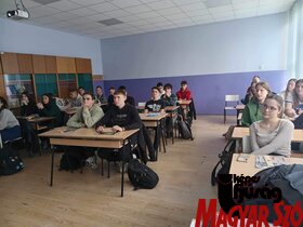 A Képes Ifjúság a topolyai Dositej Obradović Gimnázium és Közgazdasági Középiskolában járt