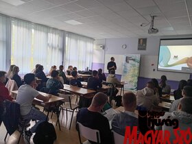 A Képes Ifjúság a topolyai Dositej Obradović Gimnázium és Közgazdasági Középiskolában járt