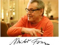 : Miloš Forman a szivarjával és az aláírásával