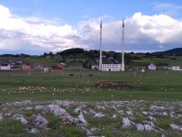 : Delimeđe mecsetje birkákkal Dél-Szerbiában