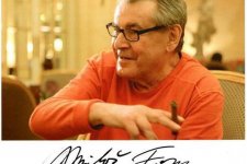: Miloš Forman a szivarjával és az aláírásával