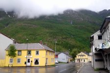 : Mosjøen és a zöld fal 