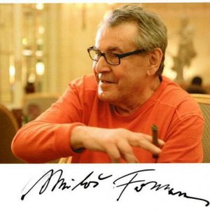 : Miloš Forman a szivarjával és az aláírásával