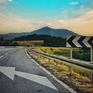 : Hiába az útjelző tábla, ha a hegy eltereli a figyelmed
