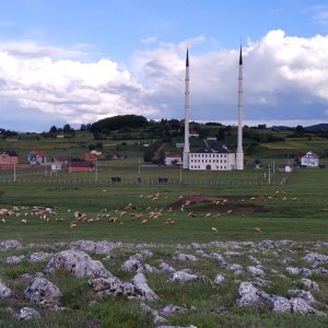 : Delimeđe mecsetje birkákkal Dél-Szerbiában