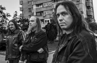 : Crni (gitár), Árpád (ének) és András (basszus)
